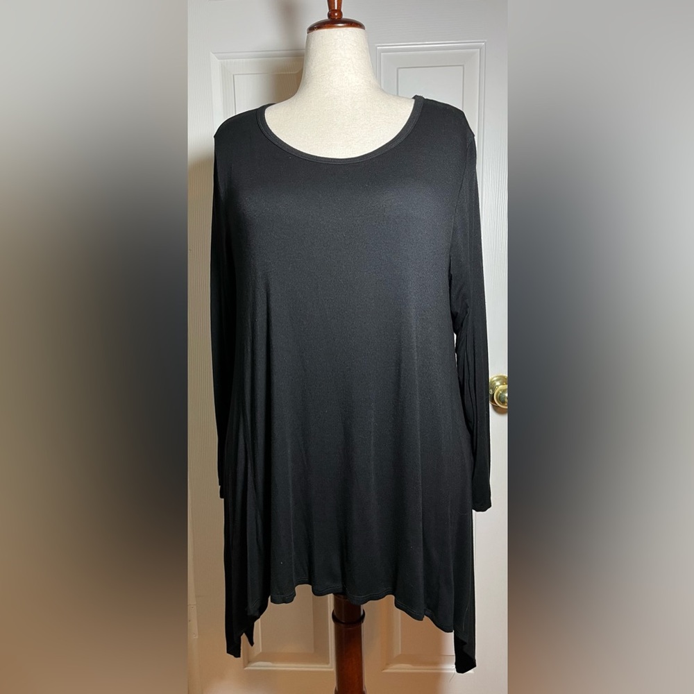 Soprano Women’s Black Long Sleeve Top